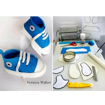 6 pcs / 3D Bebek Ayakkabı Formu Plastik Kek Fondan Sabun Kalıp 3D Sneaker Şekil Kek Dekorasyon Araçları Pasta Mutfak Dekorasyon Bakeware
